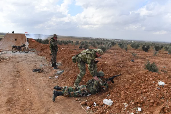 Fuertes y templados por la guerra: cómo los militares sirios regresan a Manbij Fuertes y templados por la guerra: cómo los militares sirios regresan a Manbij - Sputnik Mundo