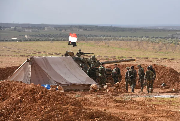Fuertes y templados por la guerra: cómo los militares sirios regresan a Manbij Fuertes y templados por la guerra: cómo los militares sirios regresan a Manbij - Sputnik Mundo