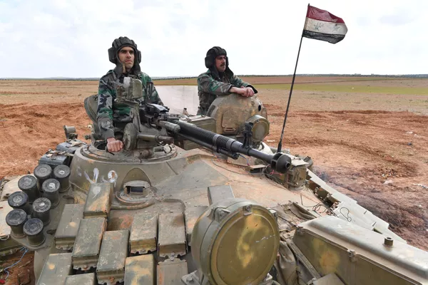Fuertes y templados por la guerra: cómo los militares sirios regresan a Manbij Fuertes y templados por la guerra: cómo los militares sirios regresan a Manbij - Sputnik Mundo