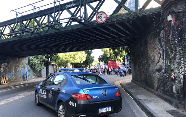 Vigilia antiimperialista frente a la Embajada venezolana en Buenos Aires en apoyo al Gobierno de Maduro - Sputnik Mundo