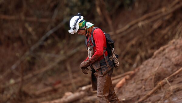 Búsqueda de víctimas en la región de Brumadinho, Brasil - Sputnik Mundo