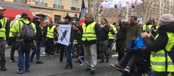 Las protestas de los 'chalecos amarillos' en París - Sputnik Mundo
