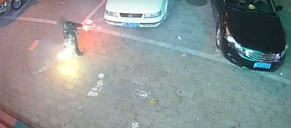 No mezcles el fuego con el alcantarillado: así explota una fosa séptica en China - Sputnik Mundo