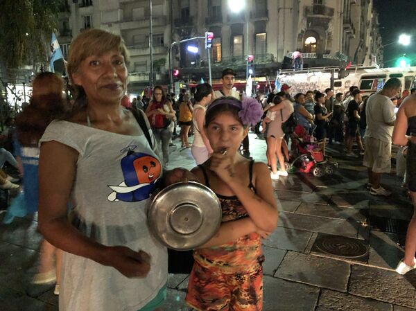 Manifestantes en Buenos Aires - Sputnik Mundo