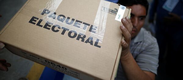 Caja con boletos de votación en San Salvador - Sputnik Mundo