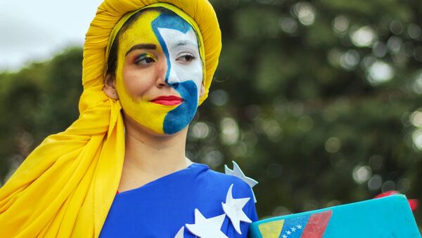 Marcha en apoyo al presidente de Venezuela, Nicolás Maduro, en Caracas, el 3 de febrero de 2019 - Sputnik Mundo