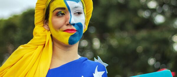 Marcha en apoyo al presidente de Venezuela, Nicolás Maduro, en Caracas, el 3 de febrero de 2019 - Sputnik Mundo