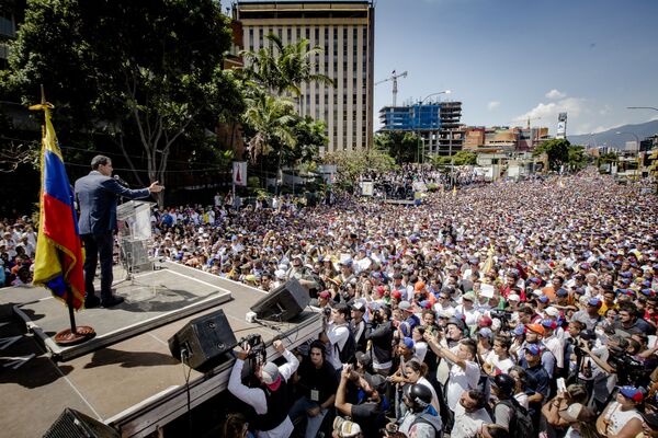 Las dos caras de Caracas: las manifestaciones con los partidarios de Maduro y Guaidó - Sputnik Mundo