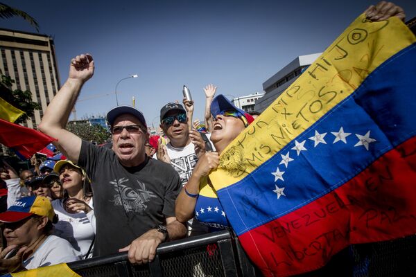 Las dos caras de Caracas: las manifestaciones con los partidarios de Maduro y Guaidó - Sputnik Mundo