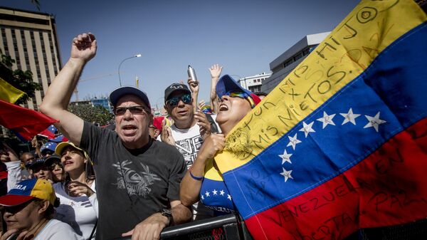 Las dos caras de Caracas: las manifestaciones con los partidarios de Maduro y Guaidó - Sputnik Mundo