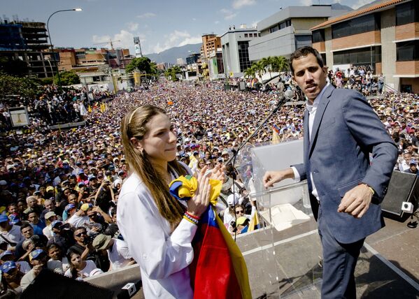 Las dos caras de Caracas: las manifestaciones con los partidarios de Maduro y Guaidó - Sputnik Mundo