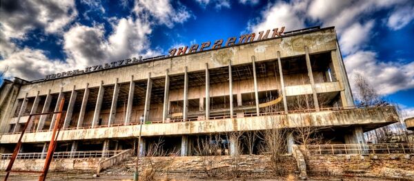 Palacio de cultura en la ciudad fantasma de Prípiat - Sputnik Mundo
