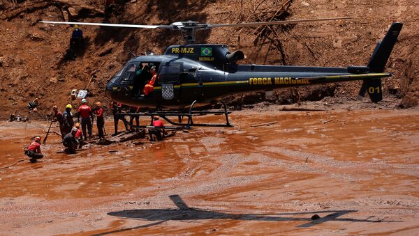 La búsqueda de víctimas en la región de Brumadinho, Brasil - Sputnik Mundo