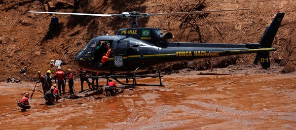 La búsqueda de víctimas en la región de Brumadinho, Brasil - Sputnik Mundo