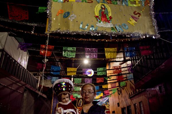 Patricia Gallardo posa para foto en un callejón del pueblo de la Candelaria, en Ciudad de México - Sputnik Mundo