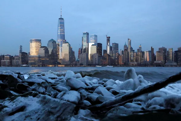 Temblando de frío: un invierno fuera de lo normal recorre EEUU - Sputnik Mundo