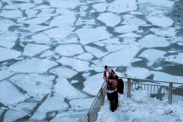 Temblando de frío: un invierno fuera de lo normal recorre EEUU - Sputnik Mundo