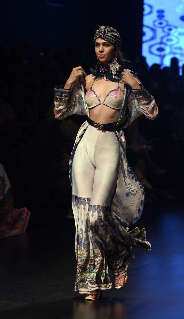 Oriente sensual: Bombay alberga un colorido desfile de modas - Sputnik Mundo