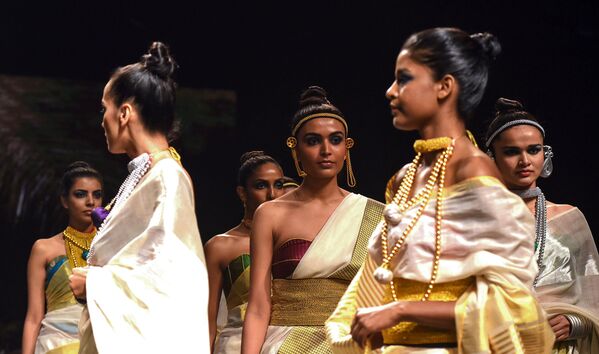 Oriente sensual: Bombay alberga un colorido desfile de modas - Sputnik Mundo