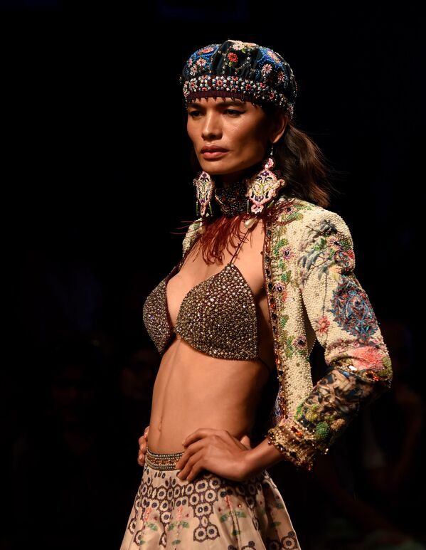 Oriente sensual: Bombay alberga un colorido desfile de modas - Sputnik Mundo