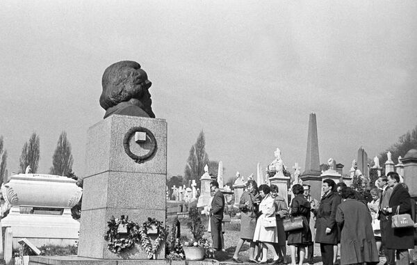Tumba de Karl Marx en Londres, en 1963 Tumba de Karl Marx en Londres, en 1963 - Sputnik Mundo