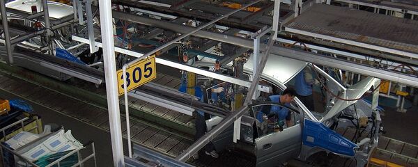 Una línea de montaje de automóviles Una línea de montaje de automóviles - Sputnik Mundo