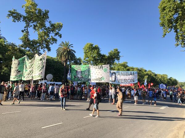Marcha en Argentina contra la intervención de EEUU Marcha en Argentina contra la intervención de EEUU - Sputnik Mundo