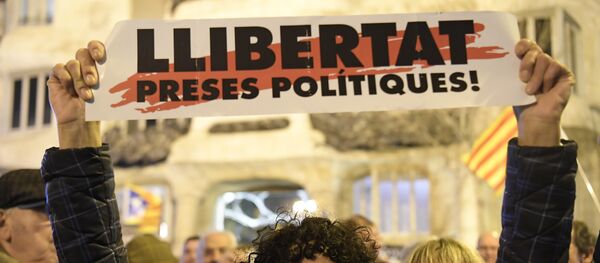 Protestas en apoyo a los líderes separatistas catalanes - Sputnik Mundo