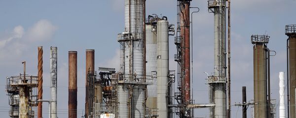 Refinería de petróleo en EEUU (archvio) - Sputnik Mundo