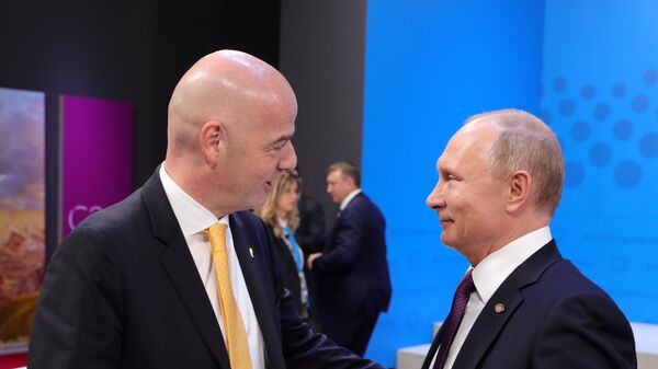 El presidente de la FIFA, Gianni Infantino, y el presidente de Rusia, Vladímir Putin - Sputnik Mundo