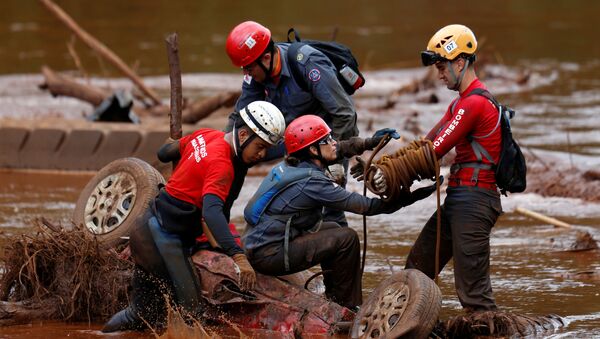 La búsqueda de víctimas en la región de Brumadinho, Brasil - Sputnik Mundo