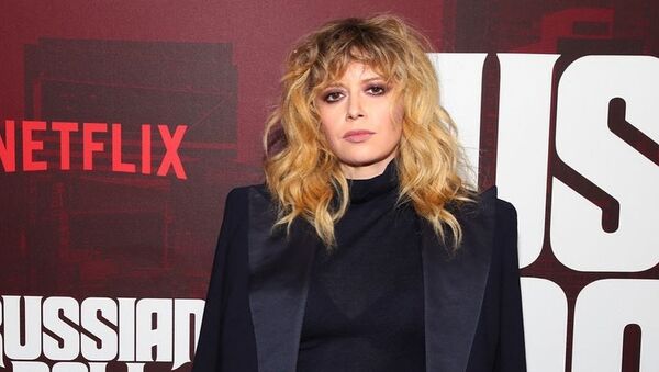 Natasha Lyonne, protagonista y directora de la popular serie de Netflix Muñeca Rusa - Sputnik Mundo