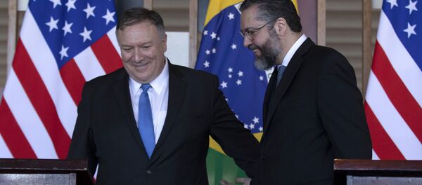 El secretario de Estado de EEUU, Mike Pompeo, y el ministro de Relaciones Exteriores de Brasil, Ernesto Araujo - Sputnik Mundo