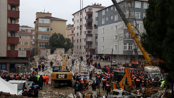 Colapso de un edificio en Estambul Colapso de un edificio en Estambul - Sputnik Mundo
