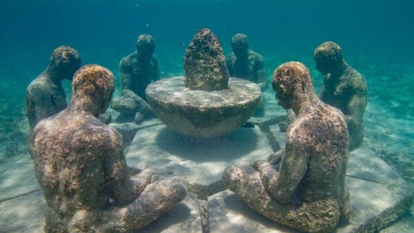 Una escultura en el Museo Subacuático de Arte MUSA Una escultura en el Museo Subacuático de Arte MUSA - Sputnik Mundo