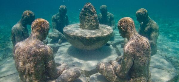 Una escultura en el Museo Subacuático de Arte MUSA Una escultura en el Museo Subacuático de Arte MUSA - Sputnik Mundo