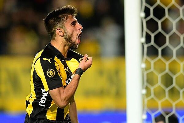 El uruguayo Diego Rossi cuando jugaba para el club de fútbol Peñarol de Uruguay - Sputnik Mundo