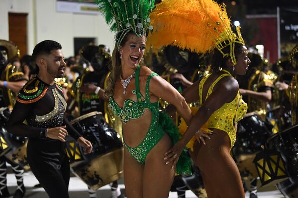 Uruguay se inunda de pasión y bailes: disfruta el candombe de Montevideo - Sputnik Mundo