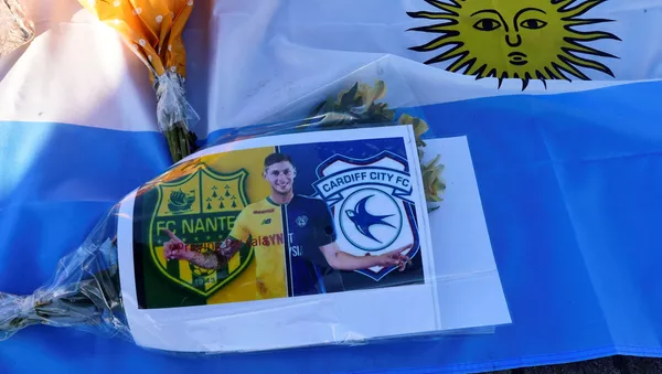 Homenaje al futbolista argentino Emiliano Sala en Cardiff, Reino Unido