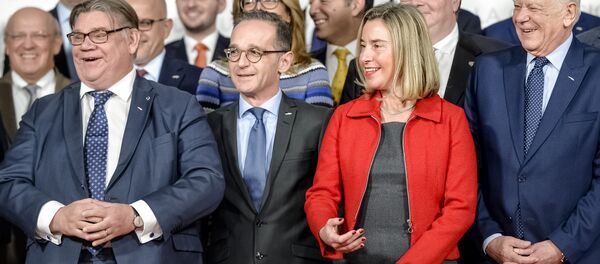 Los ministros de Exteriores de la Unión Europea y la Alta Representante de la UE, Federica Mogherini (en el centro) Los ministros de Exteriores de la Unión Europea y la Alta Representante de la UE, Federica Mogherini (en el centro) - Sputnik Mundo