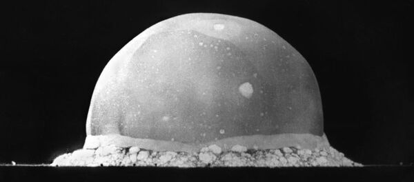 Bola de fuego de una explosión nuclear - Sputnik Mundo