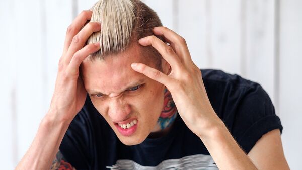 Dolor de cabeza (imagen referencial) - Sputnik Mundo