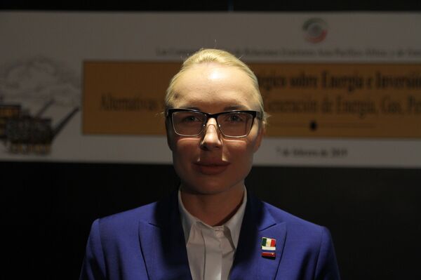 Anastasia Samarkina en el Foro estratégico sobre energía e inversión en el Senado mexicano - Sputnik Mundo