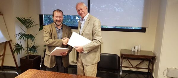 El presidente del Servicio de Comunicación Audiovisual Nacional de Uruguay, Ernesto Kreimerman, y el viceministro ruso de Comunicaciones, Alexéi Volin - Sputnik Mundo