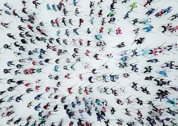 Una carrera de esquí masiva reúne a personas de todos los rincones de Rusia Una carrera de esquí masiva reúne a personas de todos los rincones de Rusia - Sputnik Mundo