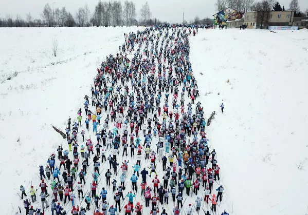 Una carrera de esquí masiva reúne a personas de todos los rincones de Rusia Una carrera de esquí masiva reúne a personas de todos los rincones de Rusia - Sputnik Mundo