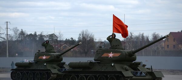 Dos tanques Т-34-85 - Sputnik Mundo