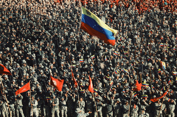 Nuestra Patria es inexpugnable: Venezuela realiza ejercicios militares a gran escala - Sputnik Mundo