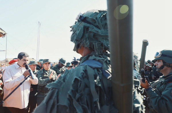 Nuestra Patria es inexpugnable: Venezuela realiza ejercicios militares a gran escala - Sputnik Mundo