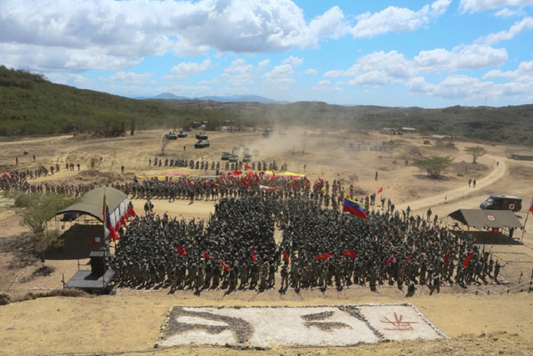 Nuestra Patria es inexpugnable: Venezuela realiza ejercicios militares a gran escala - Sputnik Mundo